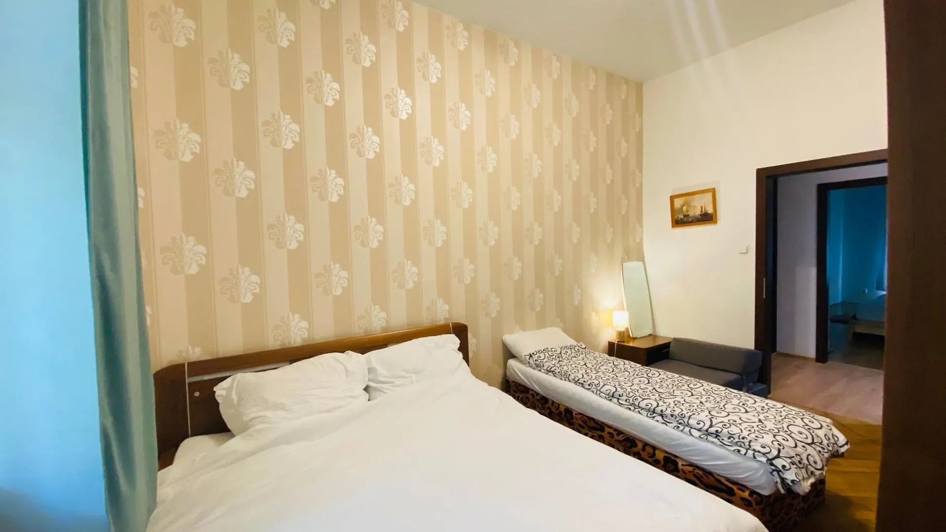 Hotel Apartment In Square Praha 2