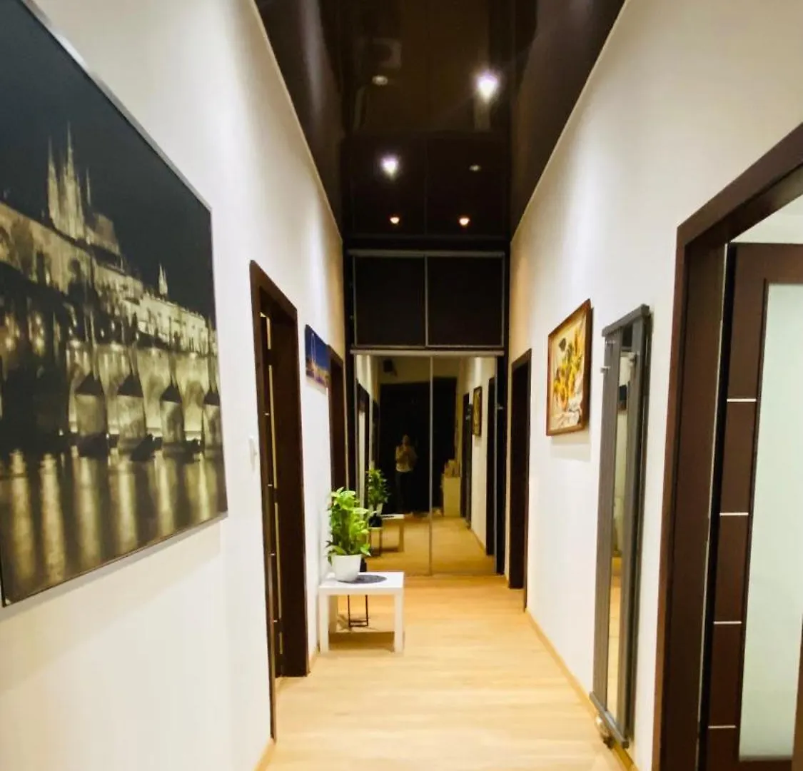 Hotel Apartment In Square Praha 2 Czechy