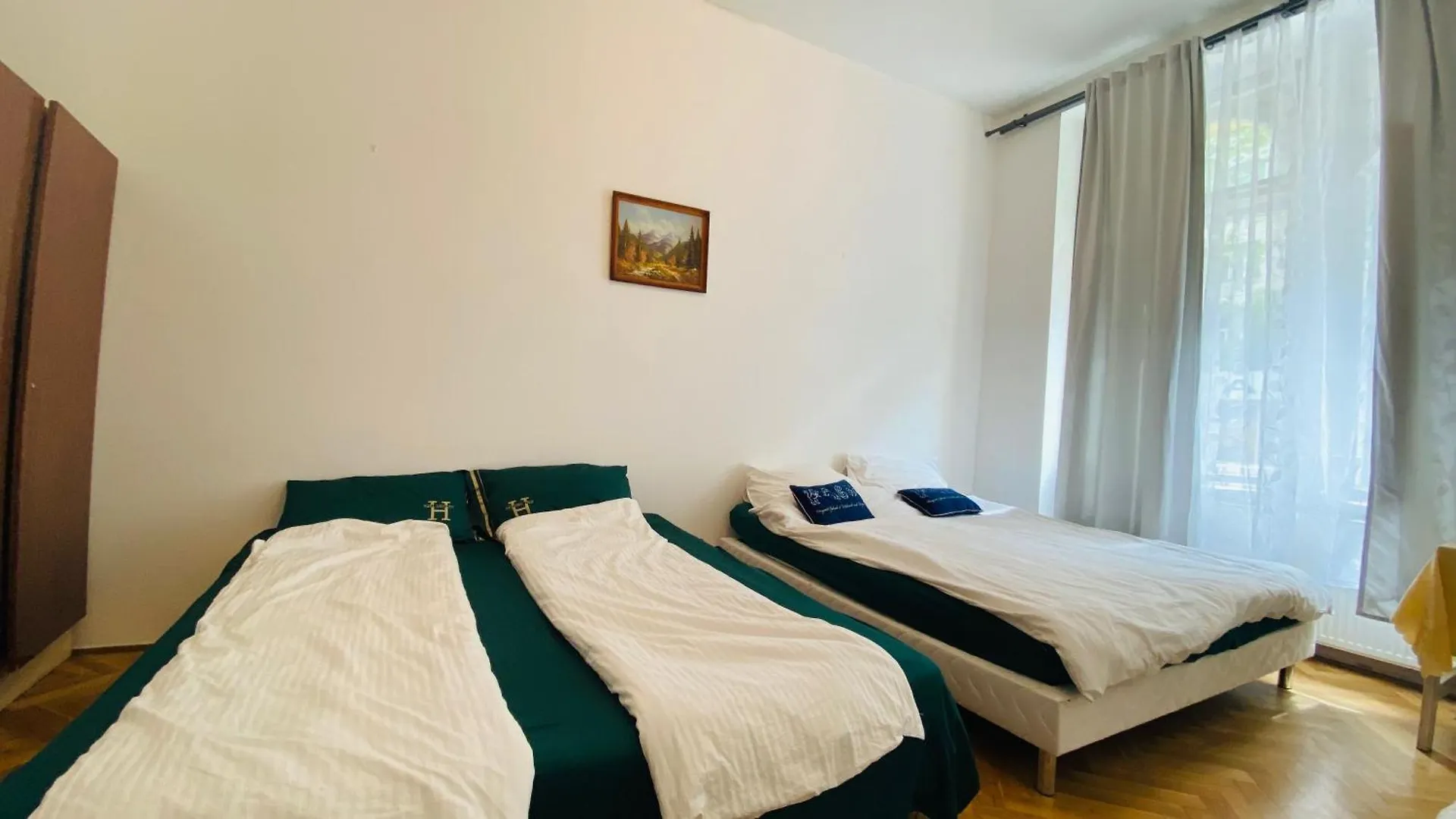 Hotel Apartment In Square Praha 2 Czechy